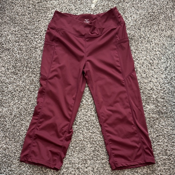 Women's Burgundy Capris - Picture 1 of 3